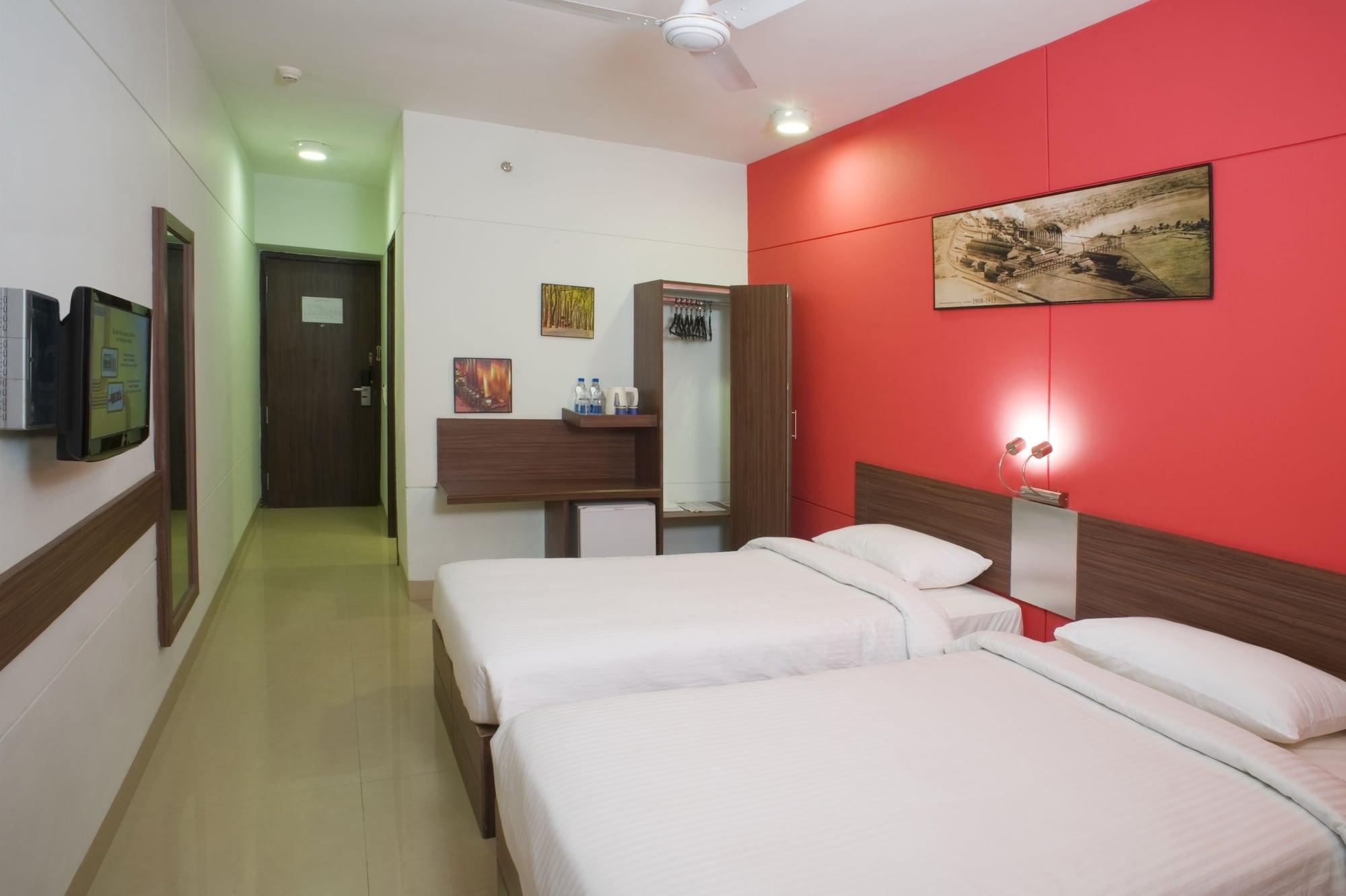 Surat Hotel Екстериор снимка
