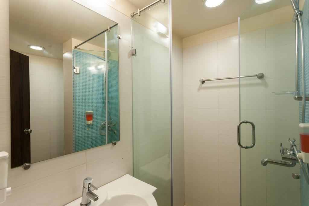 Surat Hotel Екстериор снимка