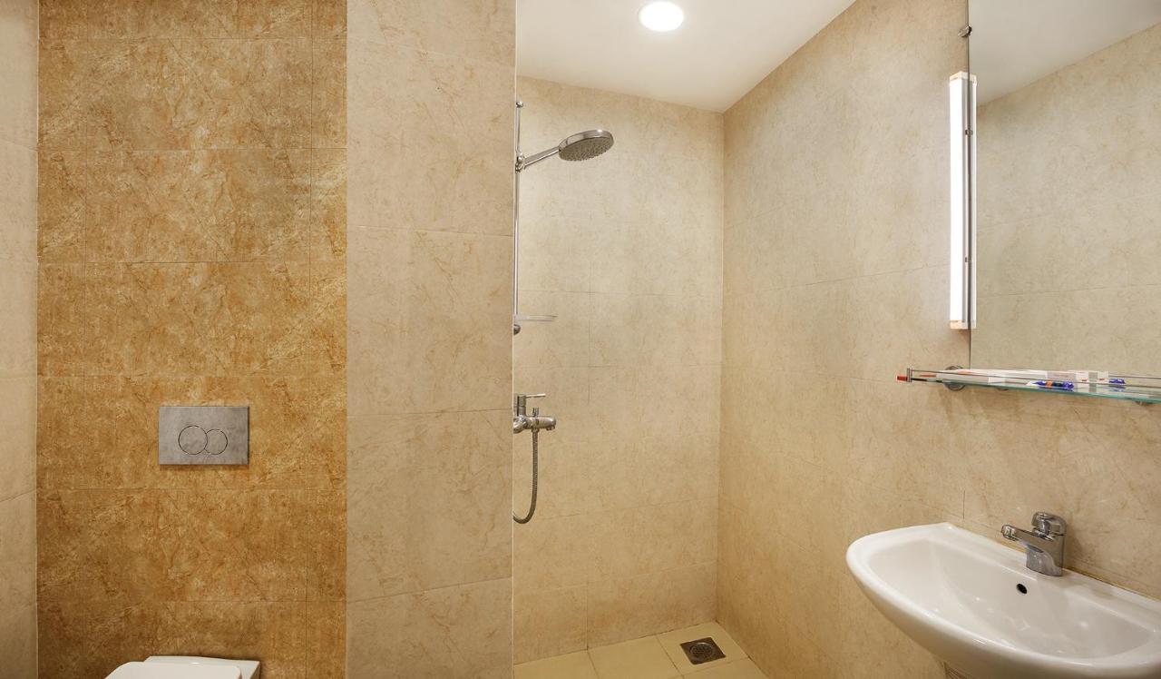 Surat Hotel Екстериор снимка